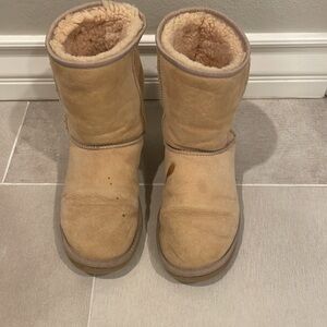 UGG Classic Short Sand Colored Wool Lined Sheepskin Boots Women’s size 9